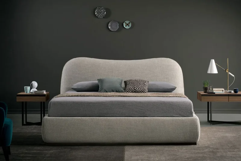 Upholstered king size bed with curved headboard With a Storage bed